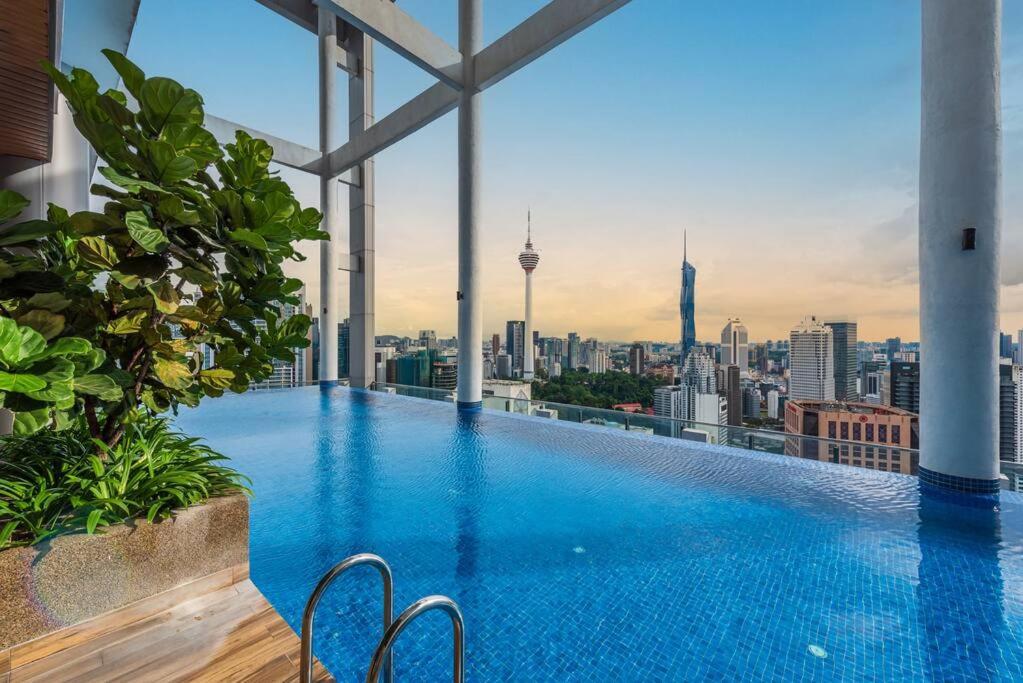 Cl24a 5-6pax Klcc Sky Pool Pangsapuri Kuala Lumpur
