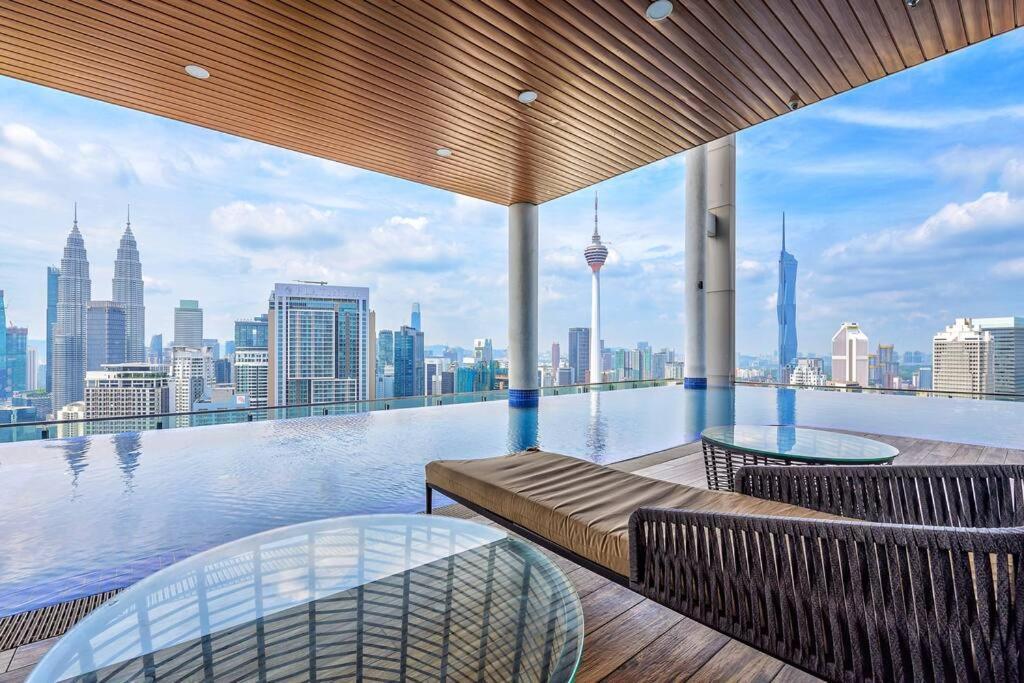 Cl24a 5-6pax Klcc Sky Pool